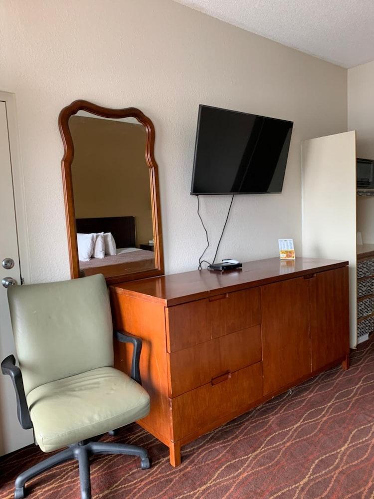 Zainee Inc Budgetel Inn And Suites ออกัสตา ภายนอก รูปภาพ